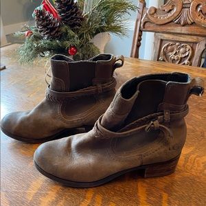 Women’s Ugg boots size 9